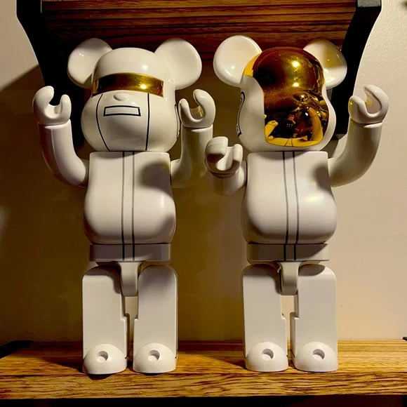 1000% 2体セット BE@RBRICK DAFT PUNK ベアブリック Sculpture “Set of 2 Daft Punk Discovery 1000%” from Be
